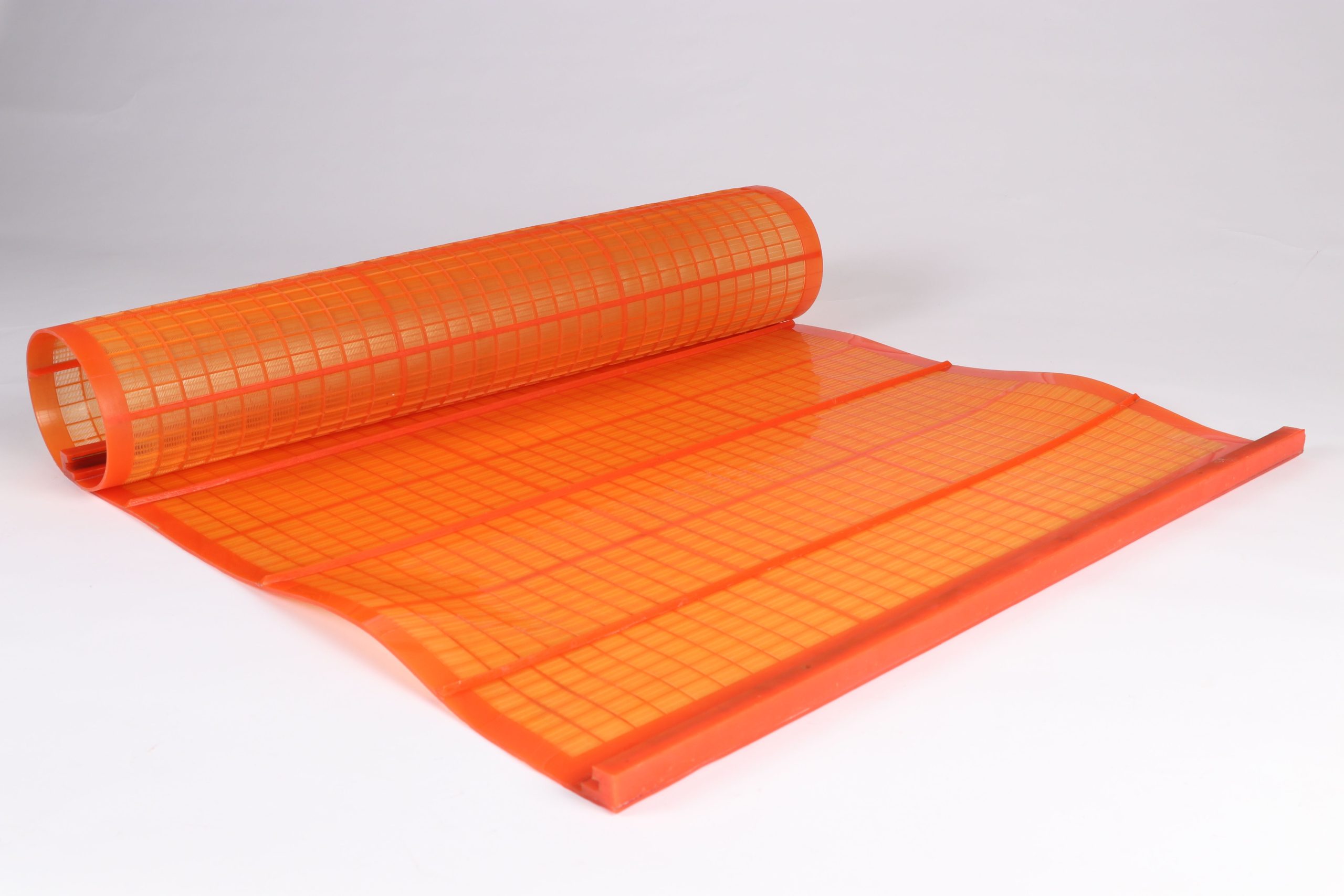 Polyurethane fine screen for screening and classification of fine materials