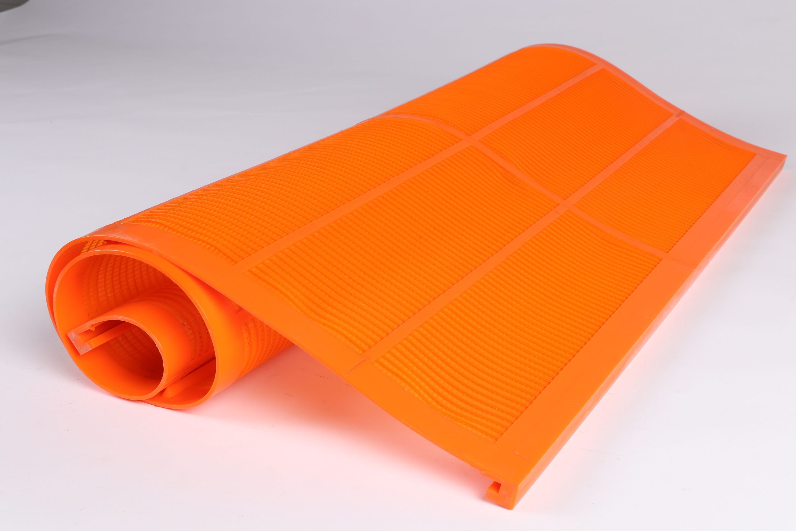Polyurethane fine screen for screening and classification of fine materials
