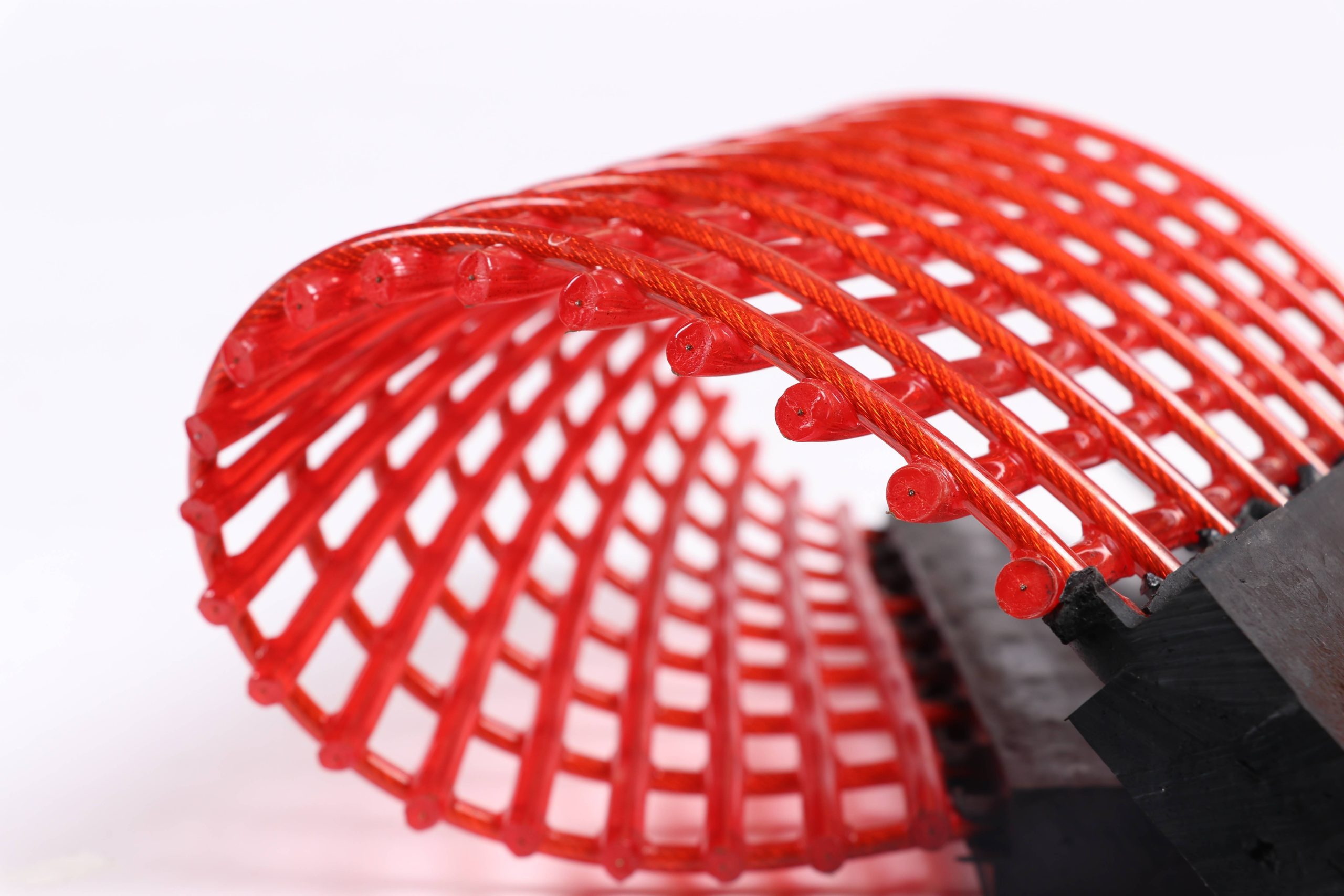 Thermoplastic welded rod screen, high temperature and wear-resistant